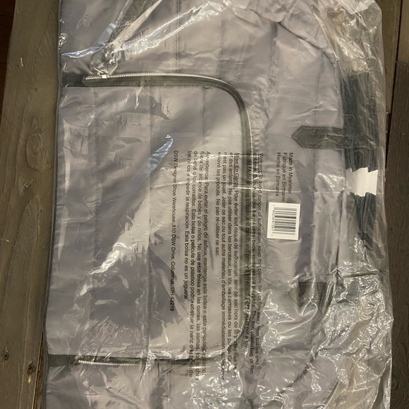 New DSW duffle bag - Picture 2 of 2